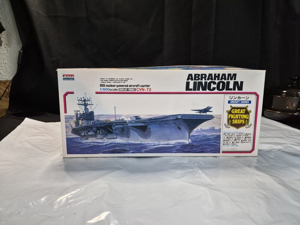Arii 1/800 Scale USS Abraham Lincoln US Navy Aircraft Carrier Warship Model